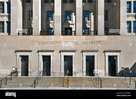 Main Interior Building 的图像结果