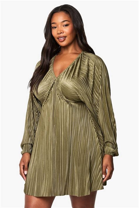 Vestito grembiule plus Size plissettato con maniche a campana | boohoo IT