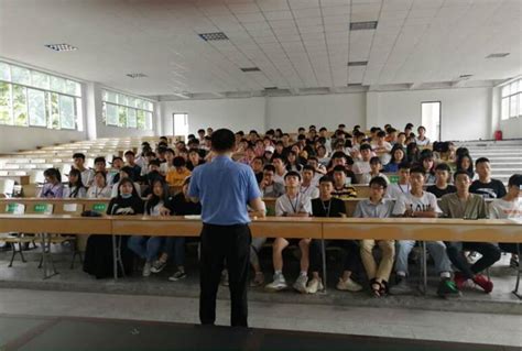我校举办赴日留学就业宣讲会 - 校内动态 - 重庆市黔江区民族职业教育中心