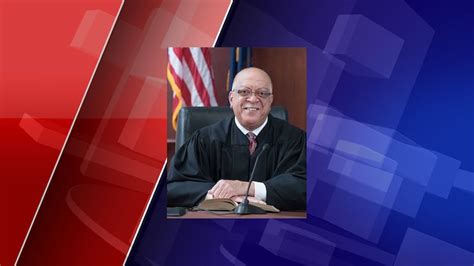 Lansing district judge to retire