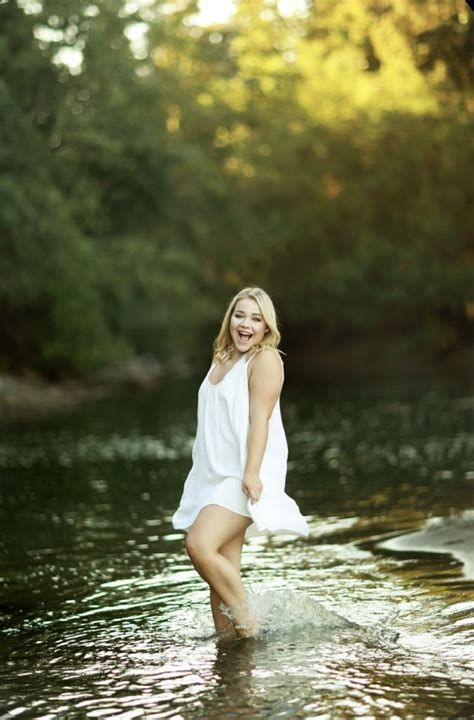 Senior Portraits Girls Swim 的图像结果