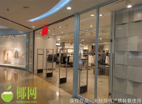 【图集】风波中的H&M各地门店：现场冷清，顾客寥寥|界面新闻 · 影像