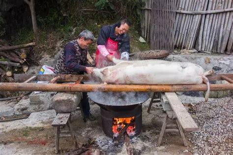 真实的巫山农村杀猪饭全过程：浓浓的年味 暖暖的乡情！