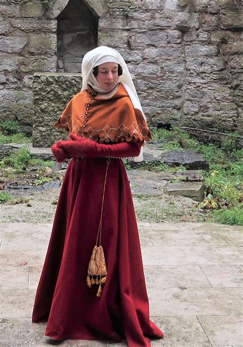 HANDCRAFTED HISTORY | Medieval dress, Medieval clothing, Medieval fashion