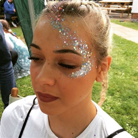 Face Paint Glitter Spray at Darcy Ryan blog