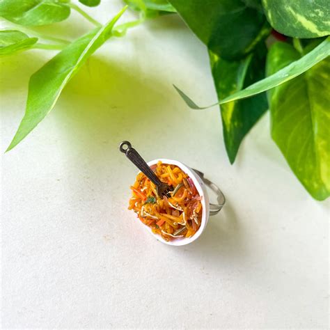 Veg Chinese Noodles Miniature Quirky Finger Ring – small IDEA