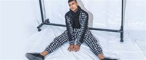 5 Streetwear For Men: Sneakers, Joggers, Graphic Tees