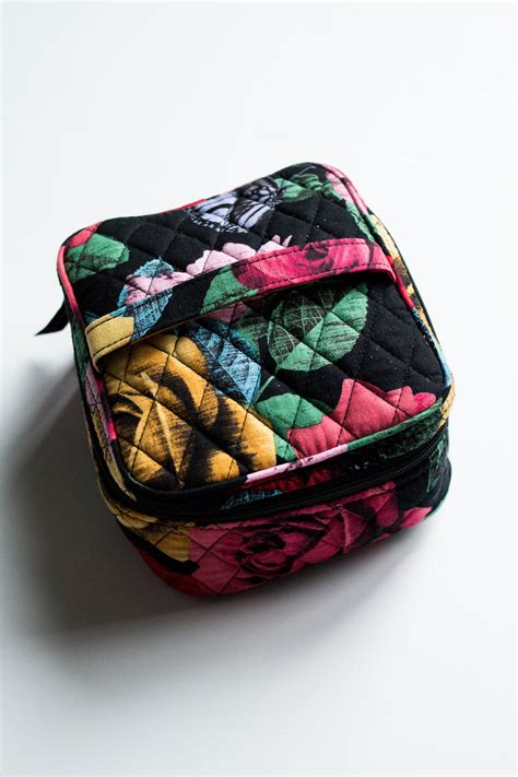 Top Travel Gifts + Inside My Toiletry Bag | Gift Guide | Kentucky Blogger