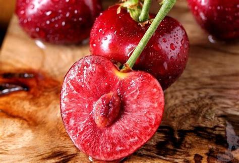 樱桃的营养价值丰富，吃樱桃有6大好处，6种人少吃或者不要吃！