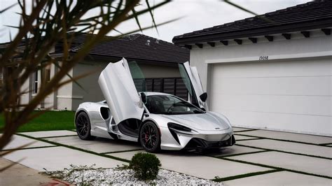New 2023 McLaren Artura for sale Sold at Strada Motorsports in Schaumburg IL 60193 1