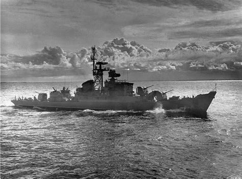 1974年西沙海战：20分钟中国海军打了1700多发炮弹_凤凰历史
