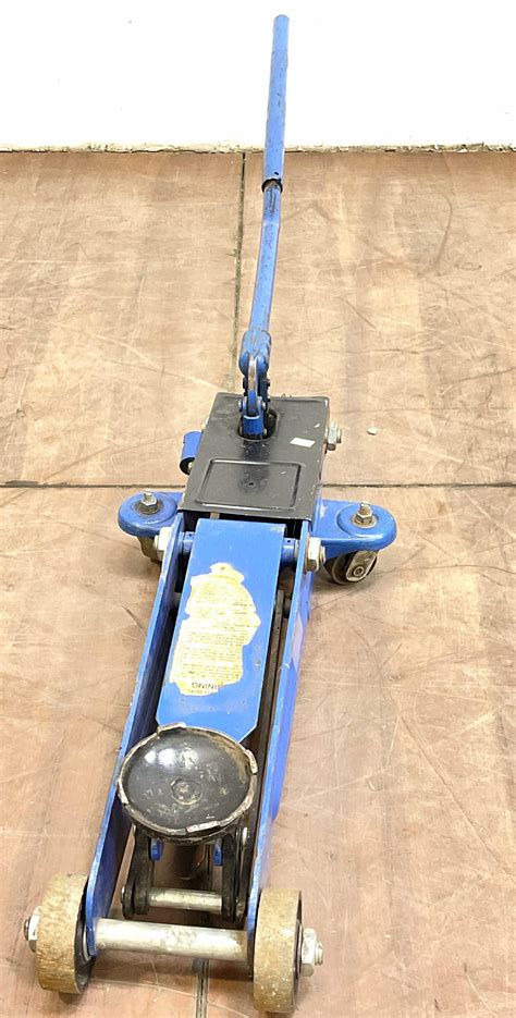 Lot - Heavy Duty Floor Jack