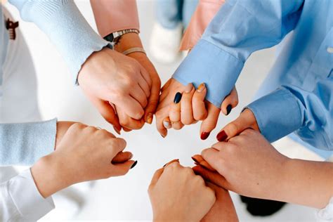 Help Someone 的图像结果