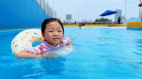 Swimming Lessons 的图像结果