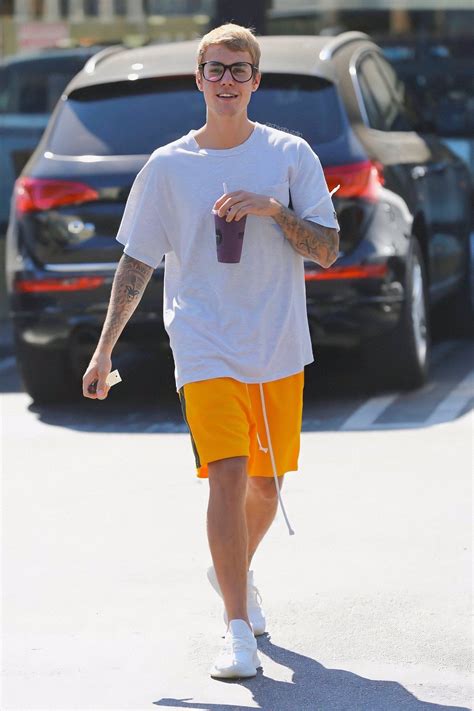 𝔞𝔯𝔠𝔥𝔦𝔳𝔢 𝔟𝔲𝔷𝔷𝔱𝔦𝔫 on Twitter | Justin bieber style, Justin bieber outfits ...