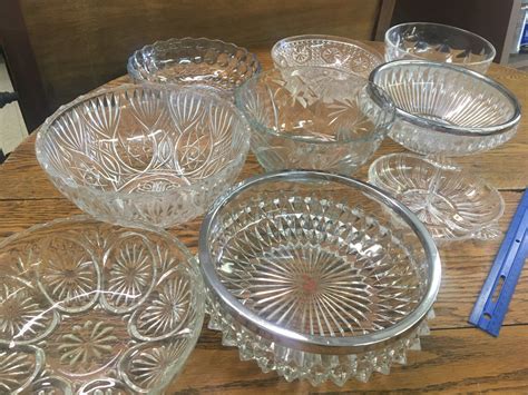 LOT OF GLASS SERVING BOWLS AND DISHES