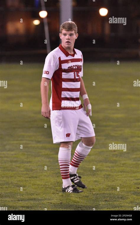 Oct. 14, 2015 - St. Louis, Missouri, U.S - Wisconsin badger midfielder ...