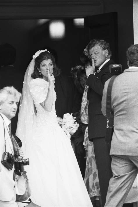 Caroline kennedy wedding dress carolina herrera | Beachweddingtips.com