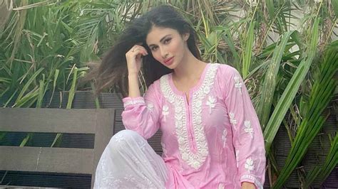 6 Fabulous Chikankari Kurtas To Buy Under Rs 1000 On Myntra | Herzindagi