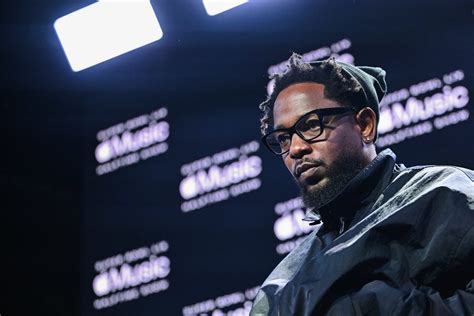 Kendrick Lamar Sports 'A Minor' Chain During Super Bowl Halftime ...