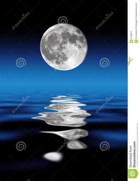 在水的满月 库存图片. 图片 包括有 在水的满月 - 2100817