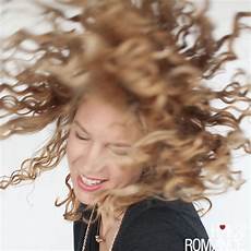 Style Curly Hair Without Frizz by How To Style Curly Hair For Frizz Free Curls Style Curly Hair Without Frizz