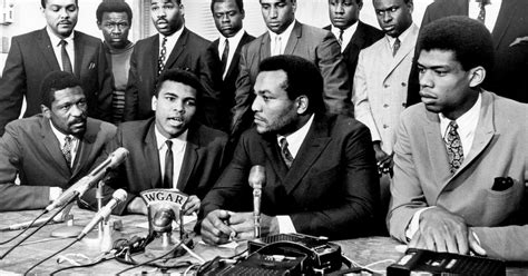 Shut Up And Dribble: de leerzame middelvinger van LeBron James - NPO 3 ...