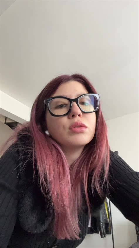 Chloe (@sumchloe) - Urlebird