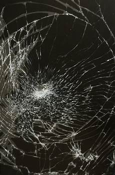 Iphone 6 Wallpaper Broken Screen by April Fools The Broken Screen Wallpaper Prank For Iphone Iphone 6 Wallpaper Broken Screen