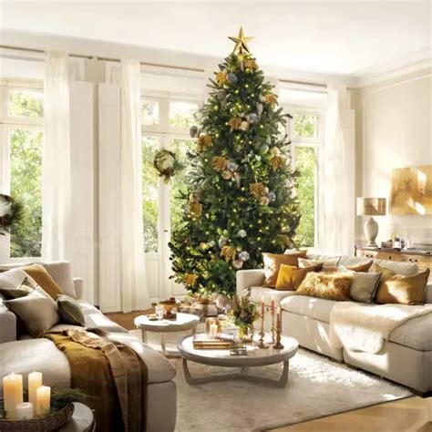 El árbol de Navidad de Tamara Falcó: rojo clásico, luz cálida y una ...