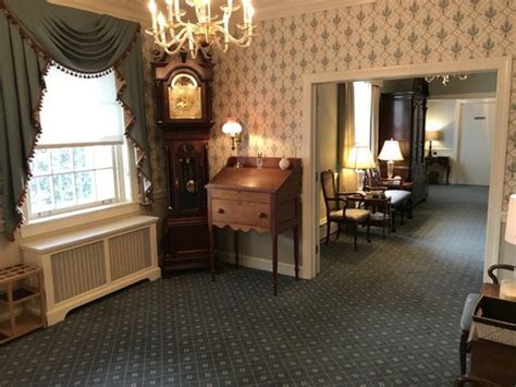 HUFF & LAKJER FUNERAL HOME - Updated December 2025 - 15 Photos & 18 ...