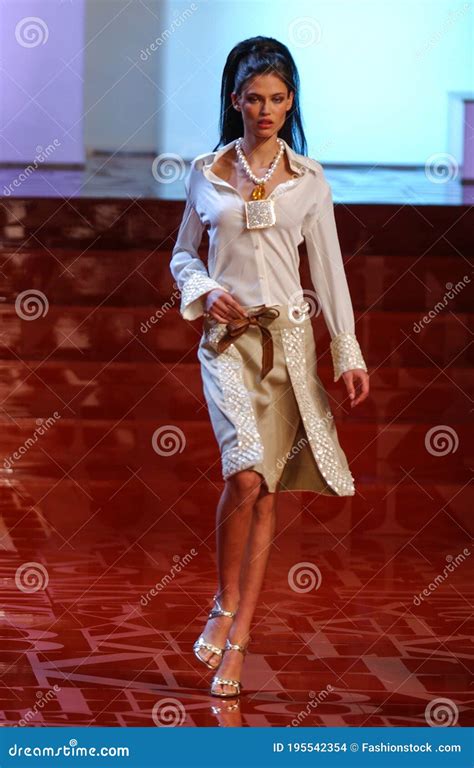 Model Bianca Balti Walks Runway Fashion Show of Valentino Ready-To-Wear ...