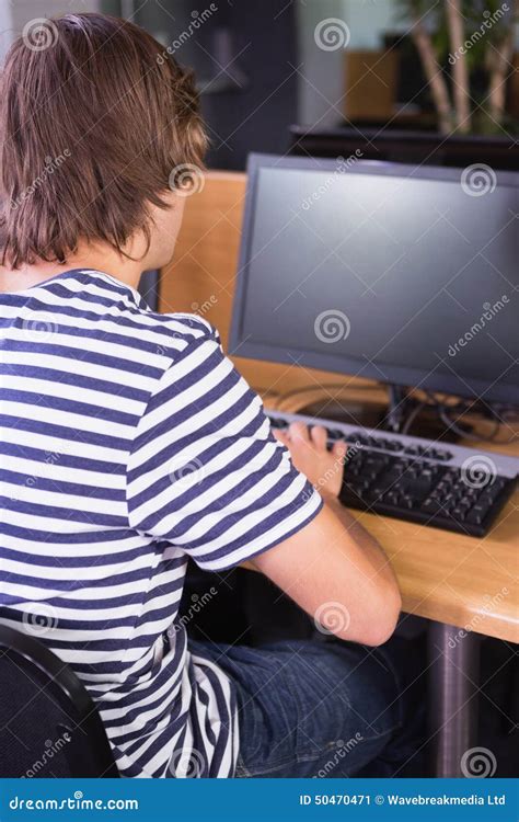 A Graphical of a Student Accessing a Computer 的图像结果