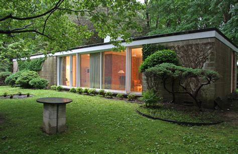 Philip Johnson's Booth House: A Modest Precursor to the Glass House ...