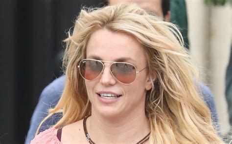 Britney Spears’ Crop Top, Low-Rise Shorts & Platforms Are So 2000s ...