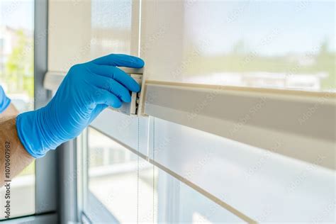 To Adjust PVC Window 的图像结果