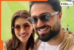 Kriti Sanon spotted with rumoured boyfriend Kabir Bahia on London ...