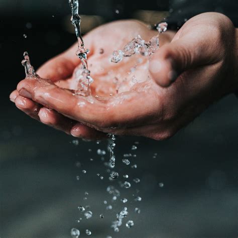 Does a Cold or Hot Shower Help Nausea – AquaBliss