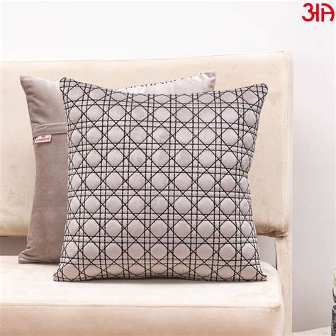 Diagonal Pattern Quilted Cushion Cover – Aawrun