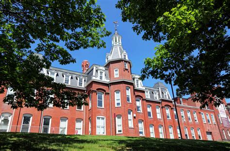 北美四所最古老的大学公立大学之一——新布伦瑞克大学 - 每日头条