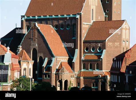 Real Building Front View 的图像结果