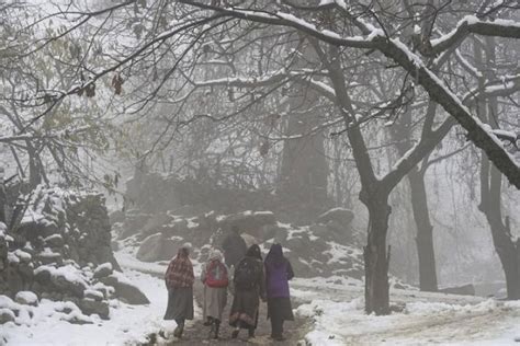 Coldest places: Leh Freezes At -11.9, Gulmarg Shivers At -5.2