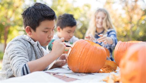 Children carving pumpkins - Kaiser Permanente KPproud Mid-Atlantic States