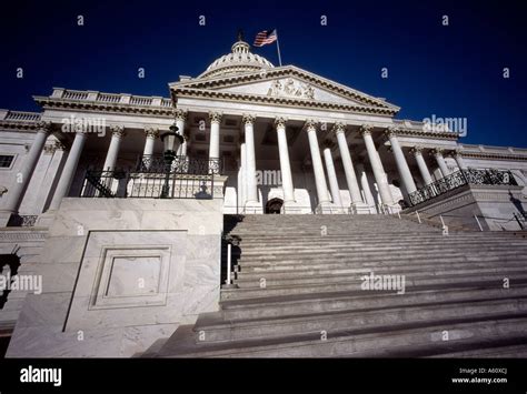 U.S. Capitol Building 的图像结果