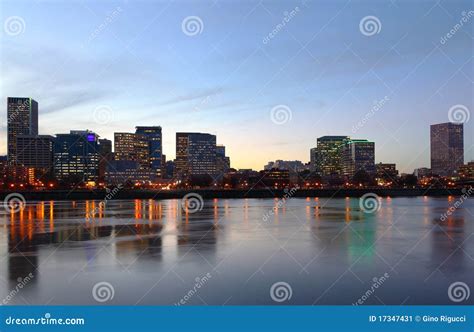 Portland Oregon at dusk. stock image. Image of parks - 17347431