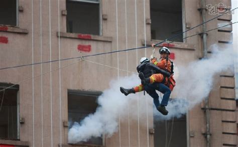 看看消防战士做的远比火场救援更多_大渝网_腾讯网