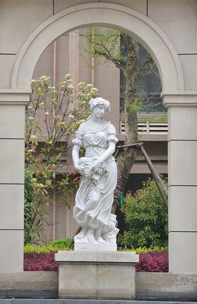 雕像拿麦穗的丰收女神像高清图片下载_红动中国