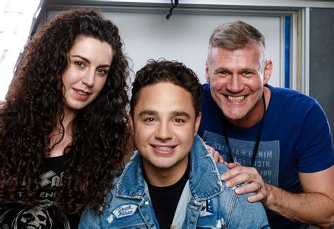 Business Man Headshot 的图像结果