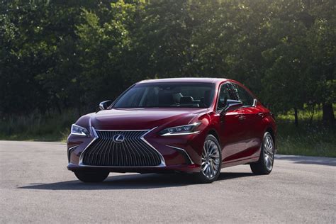 Lexus ES: Review, Pricing, Photos, and Specs