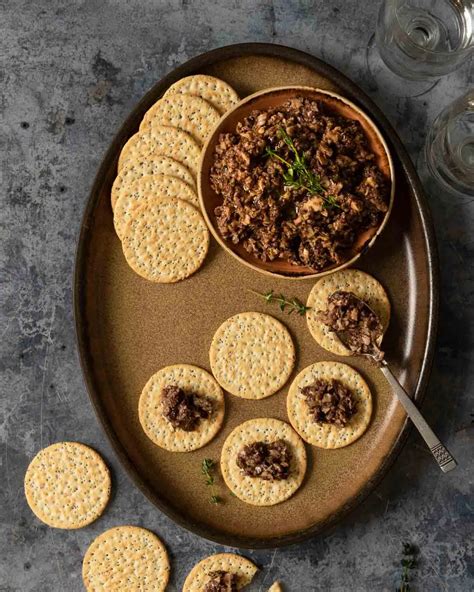 Easy Mushroom Tapenade – The Vegan Larder